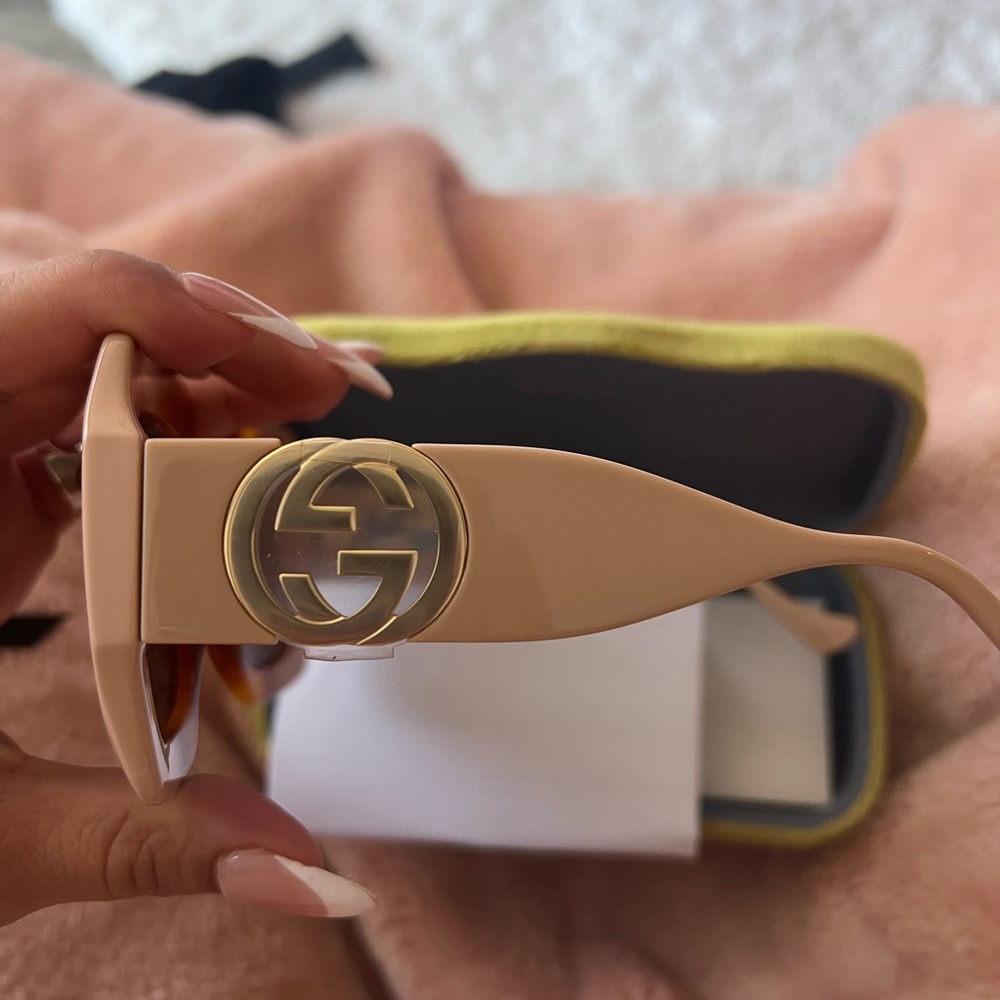 Women Gucci Glasses - Picture 2 of 8